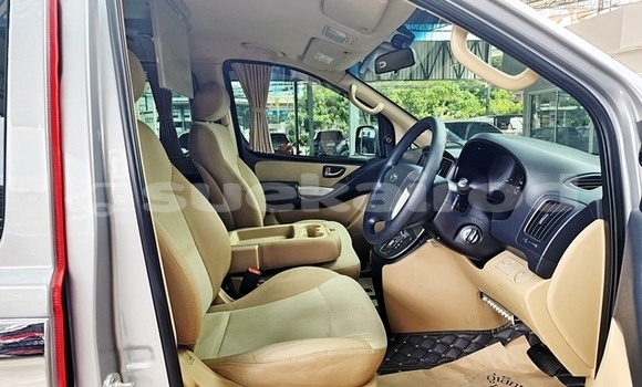 ซื้อ รถมือสอง Hyundai H1 เงิน รถยนต์ ใน %{เมือง} ใน กรุงเทพมหานคร ซื้อ รถมือสอง Hyundai H1 เงิน รถยนต์ ใน %{เมือง} ใน กรุงเทพมหานคร