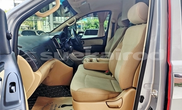 ซื้อ รถมือสอง Hyundai H1 เงิน รถยนต์ ใน %{เมือง} ใน กรุงเทพมหานคร ซื้อ รถมือสอง Hyundai H1 เงิน รถยนต์ ใน %{เมือง} ใน กรุงเทพมหานคร