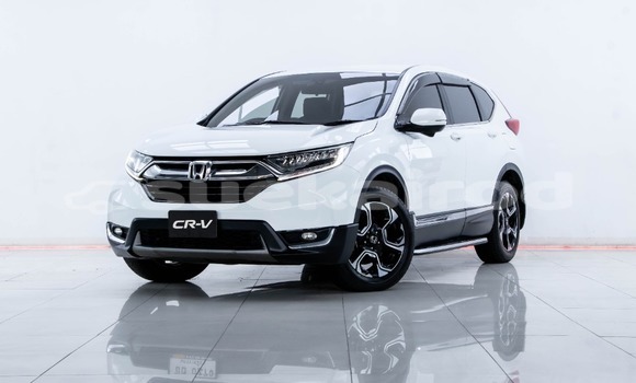 ซื้อ รถมือสอง Honda CR-V ขาว รถยนต์ ใน %{เมือง} ใน กรุงเทพมหานคร