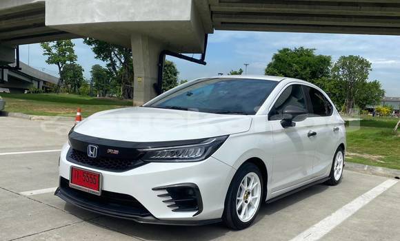 ซื้อ รถมือสอง Honda City ขาว รถยนต์ ใน %{เมือง} ใน กรุงเทพมหานคร