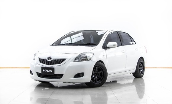 ซื้อ รถมือสอง Toyota Vios ขาว รถยนต์ ใน %{เมือง} ใน กรุงเทพมหานคร