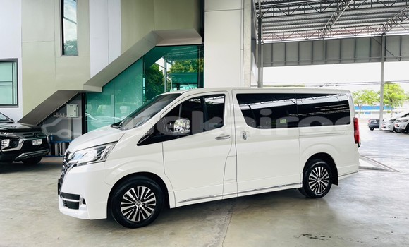 Buy Used Toyota Matrix White Car in Bangkok in Bangkok