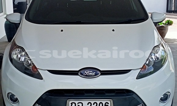 ซื้อ รถมือสอง Ford Fiesta ขาว รถยนต์ ใน %{เมือง} ใน ชลบุรี