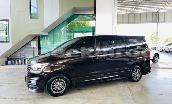 Buy Used Hyundai H1 Black Car in Bangkok in Bangkok