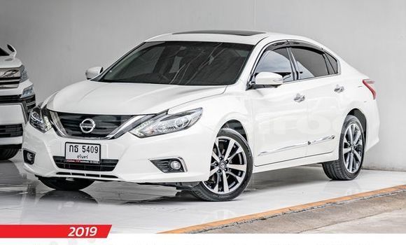 Buy Used Nissan Teana White Car in Bangkok in Bangkok