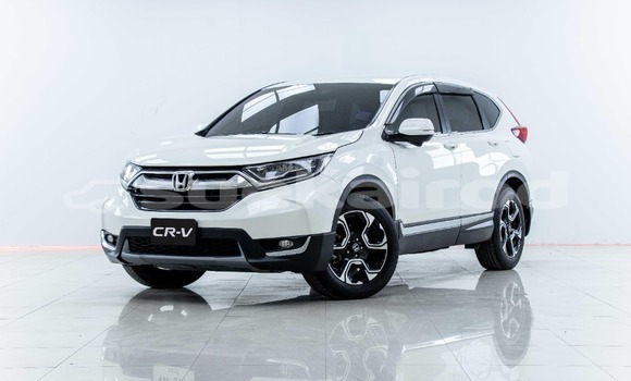 ซื้อ รถมือสอง Honda CR–V ขาว รถยนต์ ใน %{เมือง} ใน กรุงเทพมหานคร