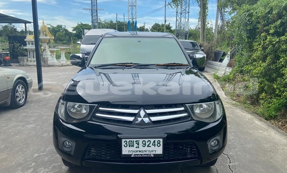 ซื้อ รถมือสอง Mitsubishi Attrage สีดำ รถยนต์ ใน %{เมือง} ใน กรุงเทพมหานคร