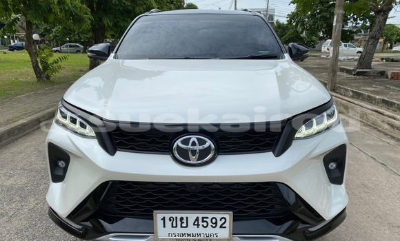 Buy Used Toyota Fortuner White Car in Bangkok in Bangkok