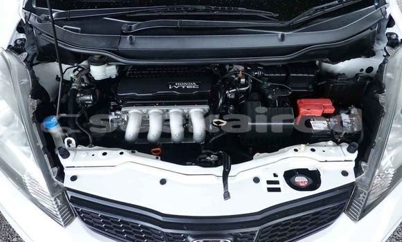 ซื้อ รถมือสอง Honda Jazz ขาว รถยนต์ ใน %{เมือง} ใน กรุงเทพมหานคร