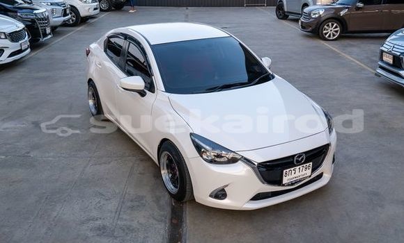 ซื้อ รถมือสอง Mazda Mazda 2 ขาว รถยนต์ ใน %{เมือง} ใน กรุงเทพมหานคร