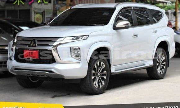Buy Used Mitsubishi Pajero White Car in Bangkok in Bangkok