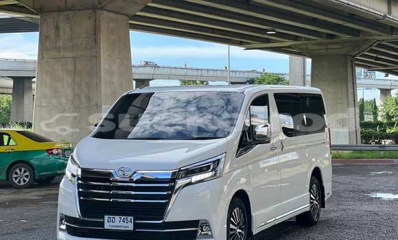 Buy Used Toyota Matrix White Car in Bangkok in Bangkok