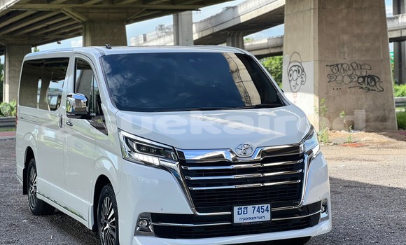 Buy Used Toyota Matrix White Car in Bangkok in Bangkok Buy Used Toyota Matrix White Car in Bangkok in Bangkok