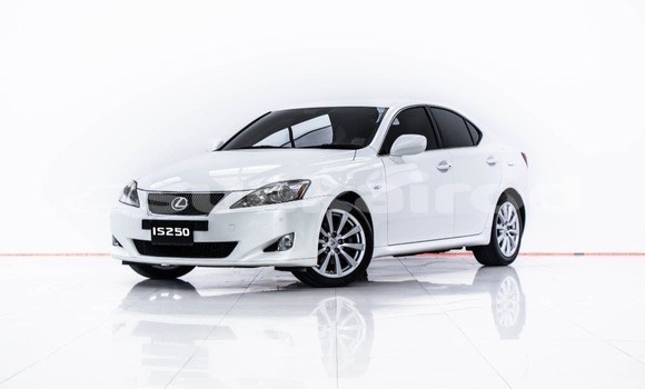 ซื้อ รถมือสอง Lexus IS ขาว รถยนต์ ใน %{เมือง} ใน กรุงเทพมหานคร