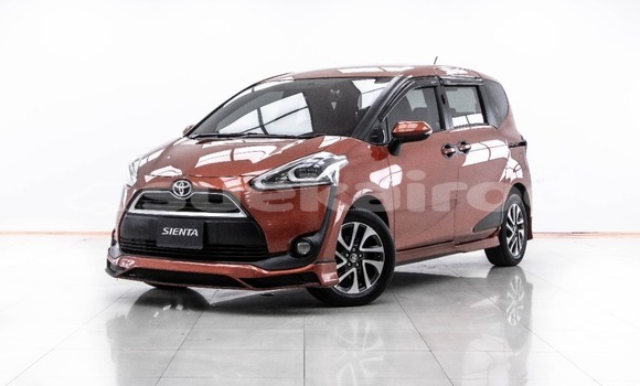 ซื้อ รถมือสอง Toyota Sienta อื่น ๆ รถยนต์ ใน %{เมือง} ใน กรุงเทพมหานคร