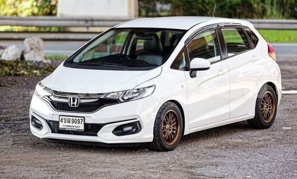 Buy Used Honda Jazz White Car in Bangkok in Bangkok Buy Used Honda Jazz White Car in Bangkok in Bangkok
