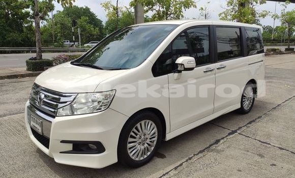 Buy Used Honda Stepwgn White Car in Bangkok in Bangkok