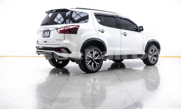 Buy Used Isuzu MU-X White Car in Bangkok in Bangkok Buy Used Isuzu MU-X White Car in Bangkok in Bangkok