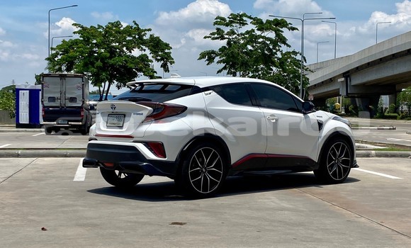 Buy Used Toyota C-HR White Car in Bangkok in Bangkok Buy Used Toyota C-HR White Car in Bangkok in Bangkok