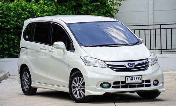 ซื้อ รถมือสอง Honda Freed ขาว รถยนต์ ใน %{เมือง} ใน กรุงเทพมหานคร