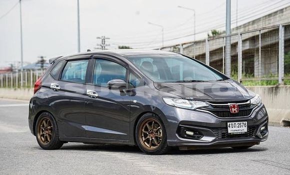 ซื้อ รถมือสอง Honda Jazz สีดำ รถยนต์ ใน %{เมือง} ใน กรุงเทพมหานคร