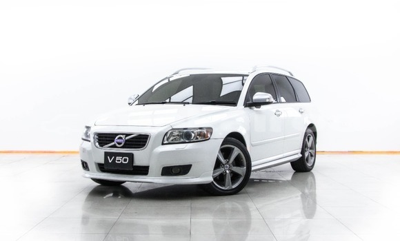 Buy Used Volvo V50 White Car in Bangkok in Bangkok