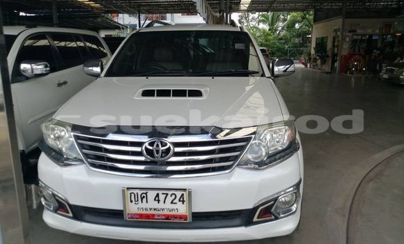 Buy Used Toyota Fortuner White Car in Bangkok in Bangkok