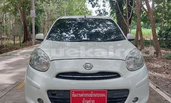 ซื้อ รถมือสอง Nissan March ขาว รถยนต์ ใน %{เมือง} ใน กรุงเทพมหานคร