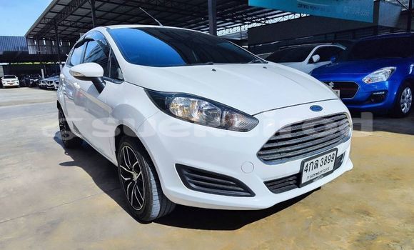 ซื้อ รถมือสอง Ford Fiesta ขาว รถยนต์ ใน %{เมือง} ใน กรุงเทพมหานคร