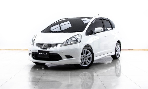ซื้อ รถมือสอง Honda Jazz ขาว รถยนต์ ใน %{เมือง} ใน กรุงเทพมหานคร