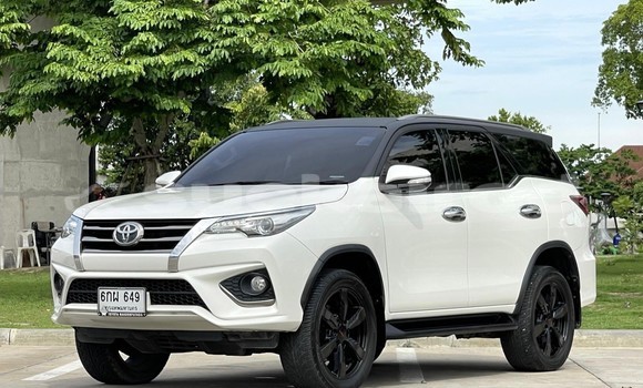 ซื้อ รถมือสอง Toyota Fortuner ขาว รถยนต์ ใน %{เมือง} ใน กรุงเทพมหานคร