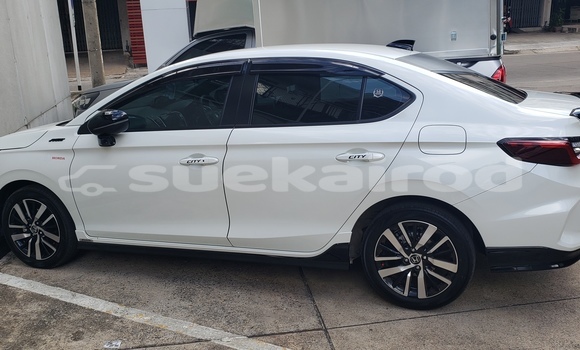 ซื้อ รถมือสอง Honda City ขาว รถยนต์ ใน %{เมือง} ใน กรุงเทพมหานคร