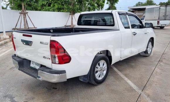 Buy Used Toyota Hiluxe Revo White Car in Udon Thani in Udon Thani Buy Used Toyota Hiluxe Revo White Car in Udon Thani in Udon Thani