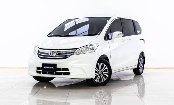 Buy Used Honda Freed White Car in Bangkok in Bangkok