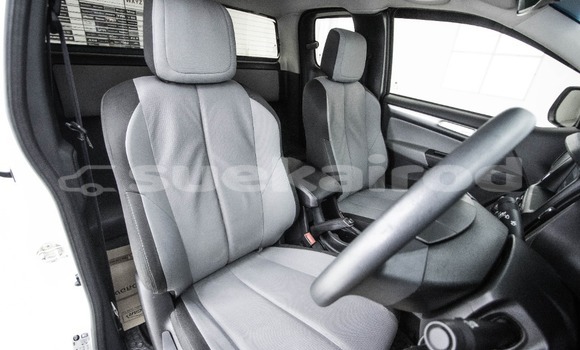 Buy Used Chevrolet Colorado White Car in Bangkok in Bangkok Buy Used Chevrolet Colorado White Car in Bangkok in Bangkok