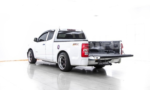 Buy Used Chevrolet Colorado White Car in Bangkok in Bangkok Buy Used Chevrolet Colorado White Car in Bangkok in Bangkok