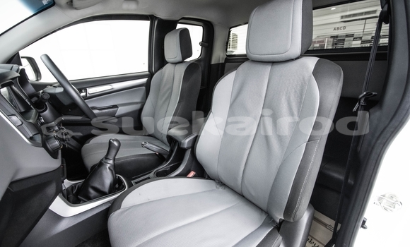 Buy Used Chevrolet Colorado White Car in Bangkok in Bangkok Buy Used Chevrolet Colorado White Car in Bangkok in Bangkok