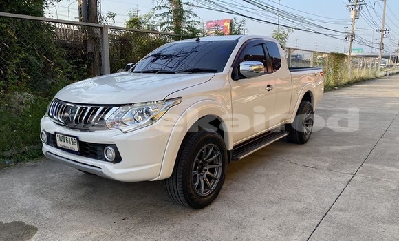 ซื้อ รถมือสอง Mitsubishi Triton ขาว รถยนต์ ใน %{เมือง} ใน กรุงเทพมหานคร