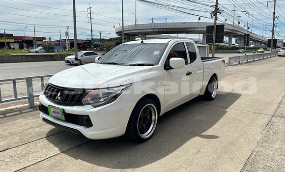 ซื้อ รถมือสอง Mitsubishi Triton ขาว รถยนต์ ใน %{เมือง} ใน กรุงเทพมหานคร