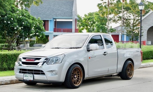 Buy Used Isuzu D-Max White Car in Bangkok in Bangkok