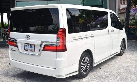 ซื้อ รถมือสอง Toyota Crown Majesta ขาว รถยนต์ ใน %{เมือง} ใน กรุงเทพมหานคร ซื้อ รถมือสอง Toyota Crown Majesta ขาว รถยนต์ ใน %{เมือง} ใน กรุงเทพมหานคร