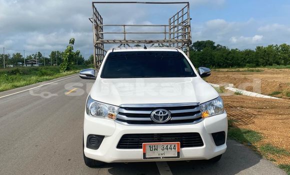 ซื้อ รถมือสอง Toyota Hilux ขาว รถยนต์ ใน %{เมือง} ใน กรุงเทพมหานคร