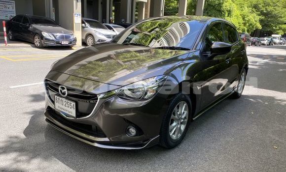 ซื้อ รถมือสอง Mazda Mazda 2 สีดำ รถยนต์ ใน %{เมือง} ใน กรุงเทพมหานคร
