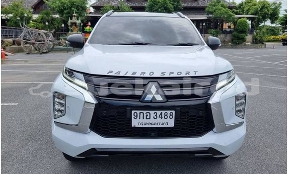 ซื้อ รถมือสอง Mitsubishi Pajero ขาว รถยนต์ ใน %{เมือง} ใน กรุงเทพมหานคร