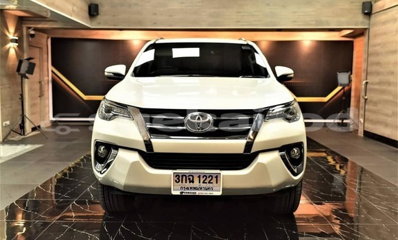 Buy Used Toyota Fortuner White Car in Bangkok in Bangkok
