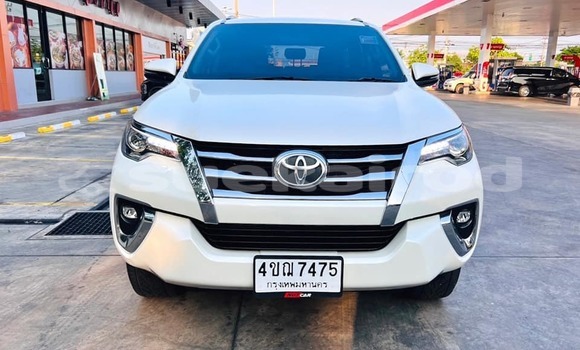 ซื้อ รถมือสอง Toyota Fortuner ขาว รถยนต์ ใน %{เมือง} ใน กรุงเทพมหานคร