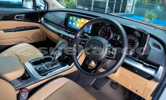 Buy Used Kia Carnival White Car in Bangkok in Bangkok Buy Used Kia Carnival White Car in Bangkok in Bangkok