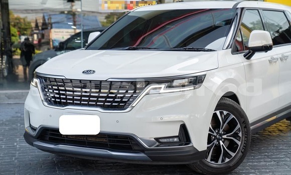 Buy Used Kia Carnival White Car in Bangkok in Bangkok Buy Used Kia Carnival White Car in Bangkok in Bangkok