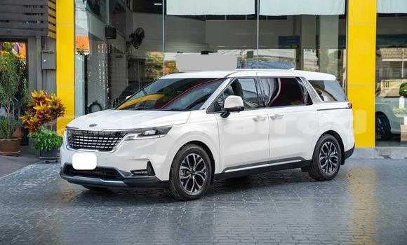 Buy Used Kia Carnival White Car in Bangkok in Bangkok Buy Used Kia Carnival White Car in Bangkok in Bangkok