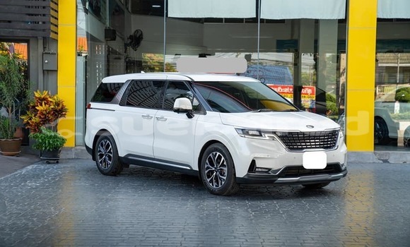 Buy Used Kia Carnival White Car in Bangkok in Bangkok Buy Used Kia Carnival White Car in Bangkok in Bangkok